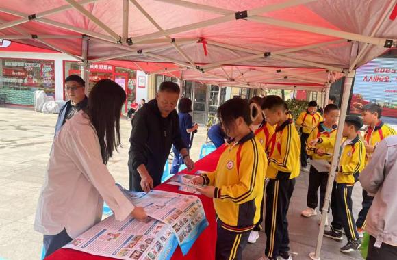 西城街道开展“5.12防灾减灾”系列宣传活动